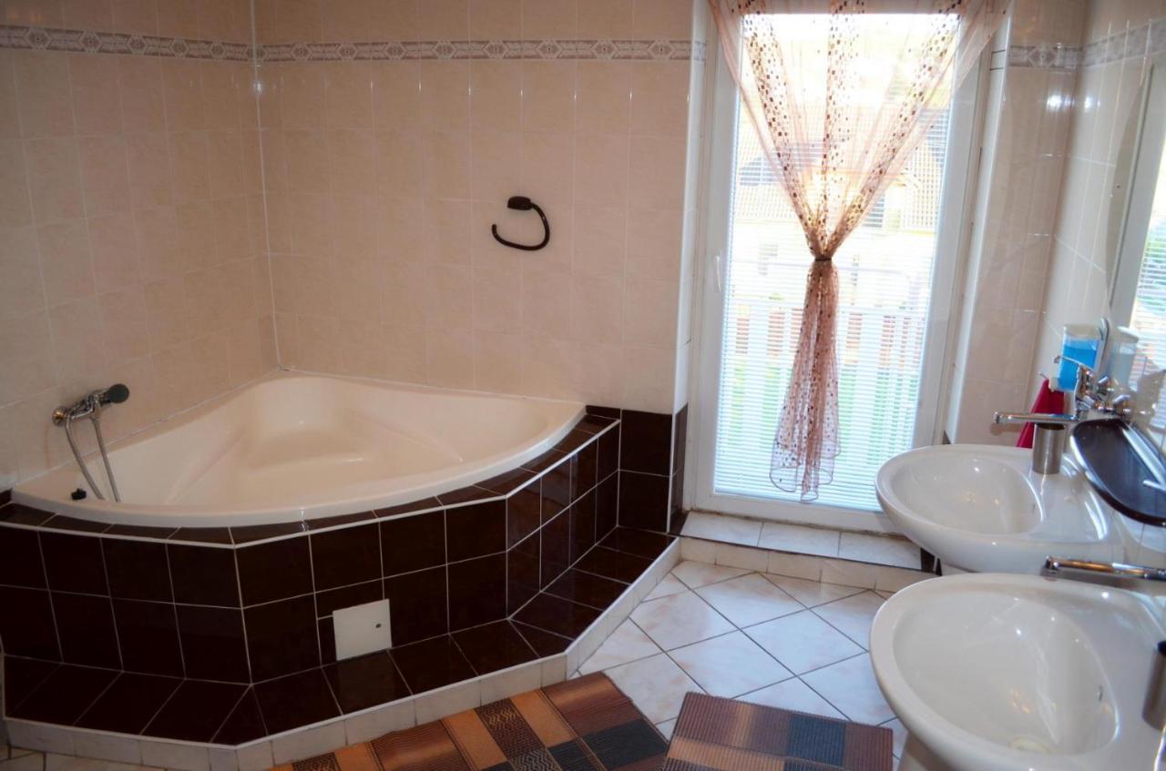 Apartmany Riviera A Chalupa Riviera Liptov, Bešeňová מראה חיצוני תמונה